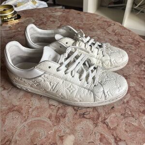 Men’s 8.5 Louis Vuitton sneakers